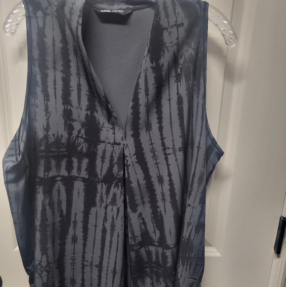 North Face black sleeveless top